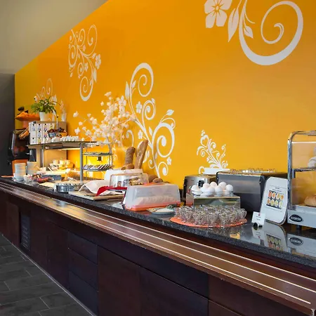 宜必思洛迦诺酒店 3*