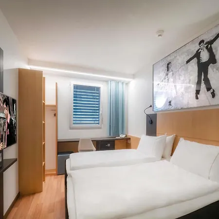 Ibis 3*